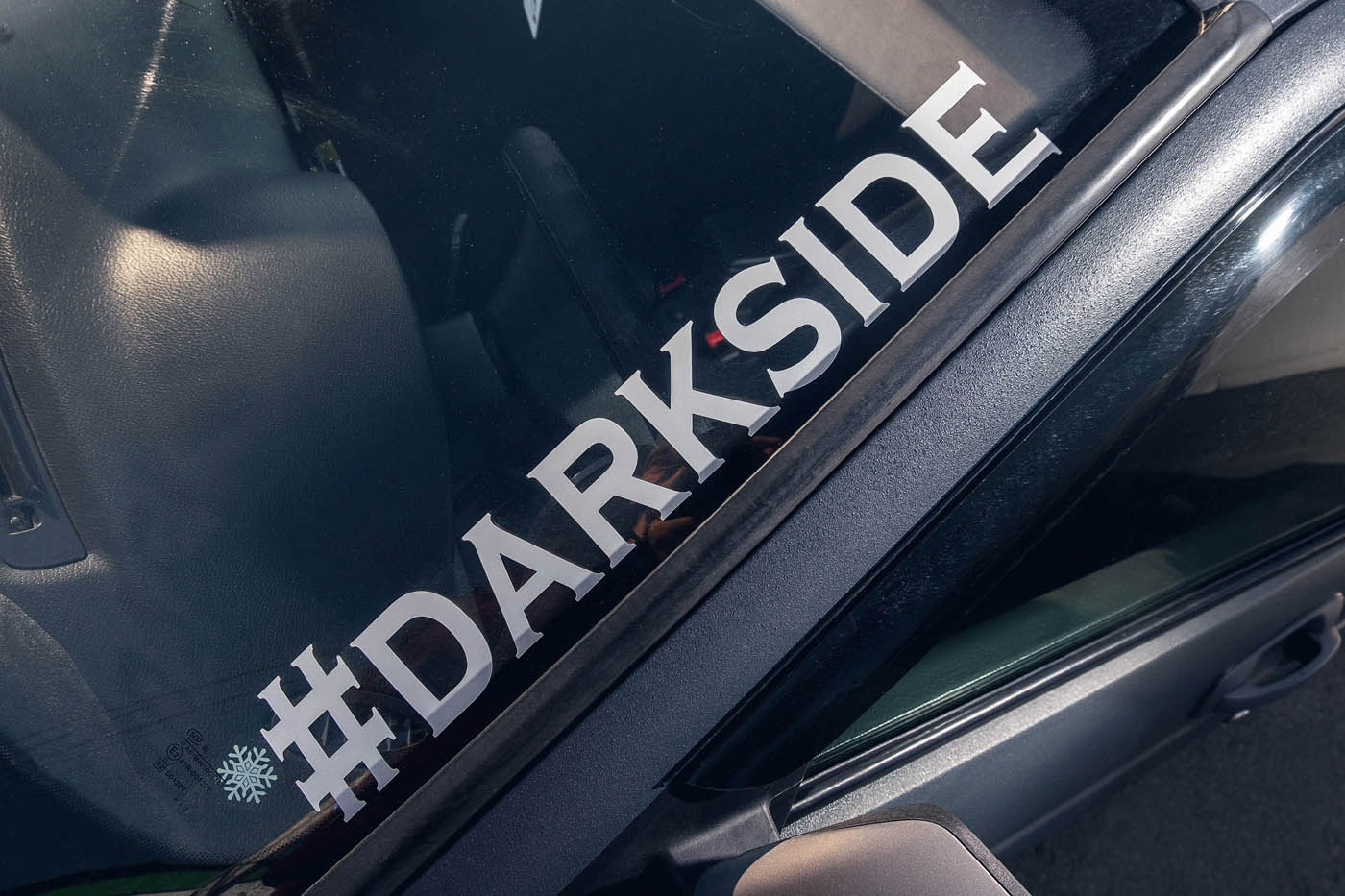 #darkside - хештег, по которому можно найти машину на Драйве.