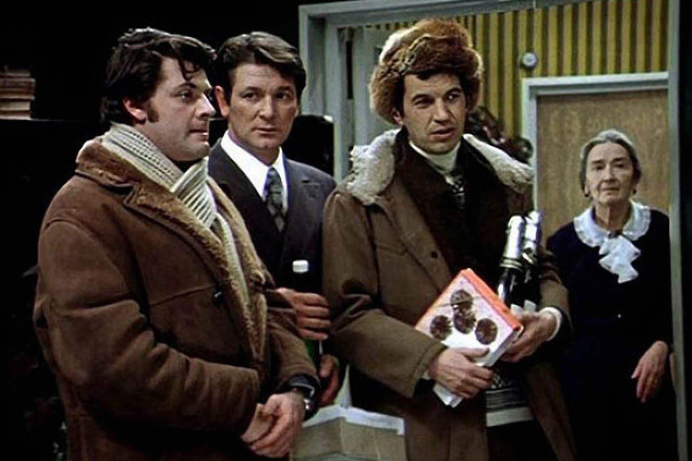 Кадр из кинокартины «Ирония судьбы, или С легким паром», 1976 год.