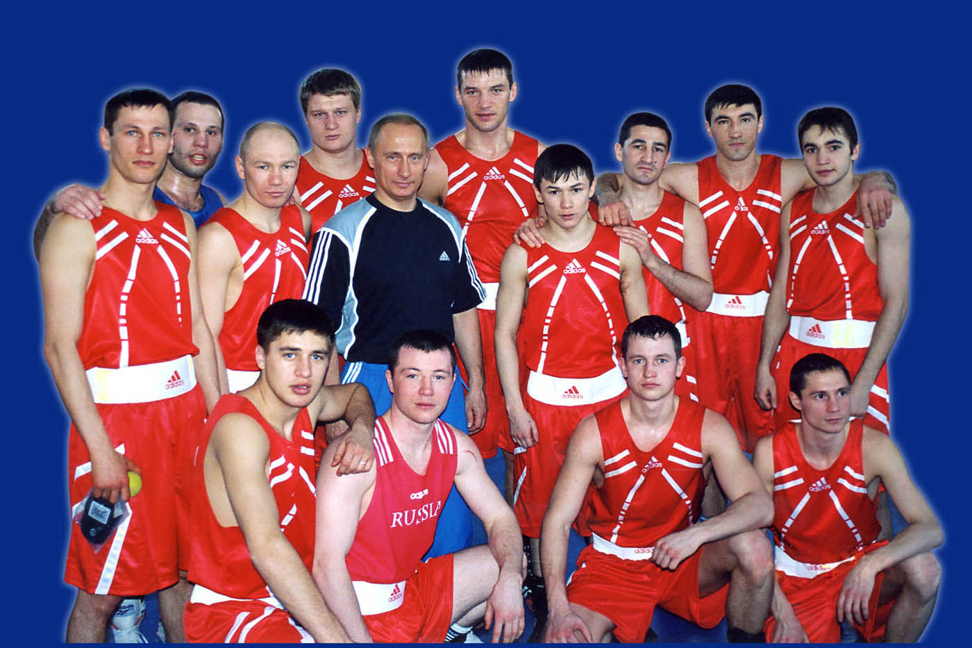 Олимпийская сборная команда России по боксу во главе с Президентом России В.В. Путиным на Олимпийской базе, г. Чехов, 2004 год.